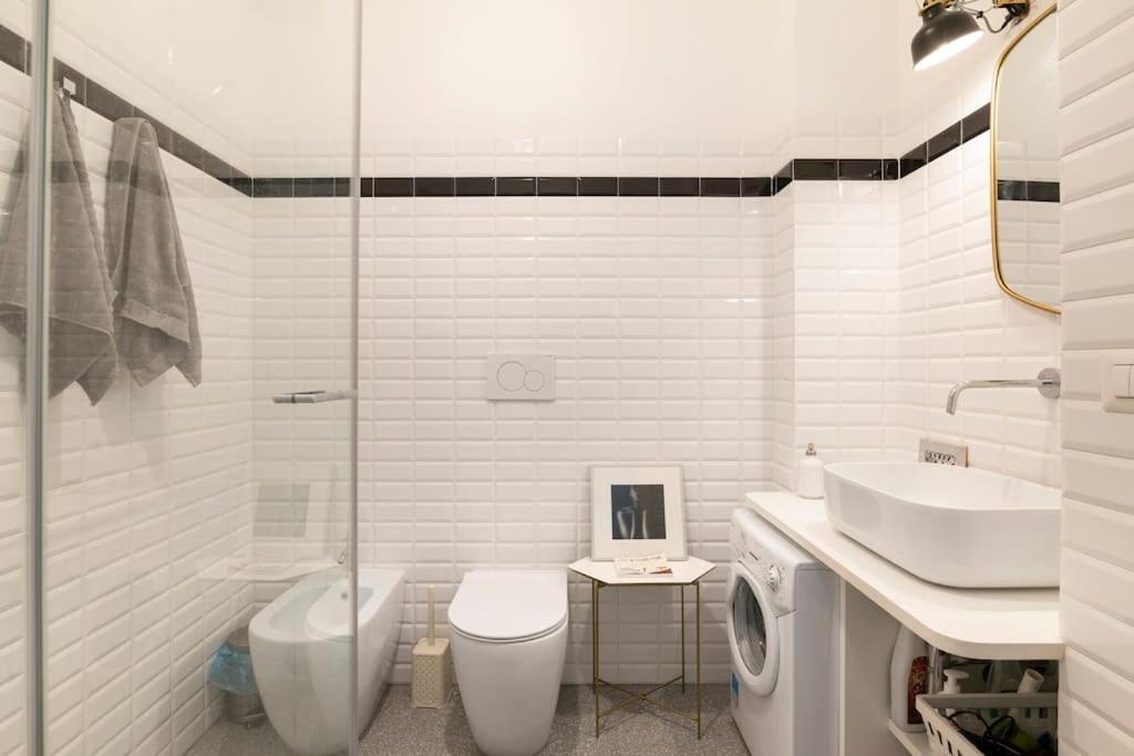 New Elegant Flat 3 Min From Station. Milano