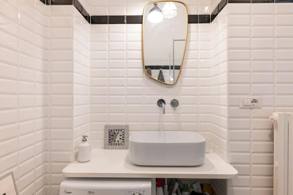 New Elegant Flat 3 Min From Station. Appartamento