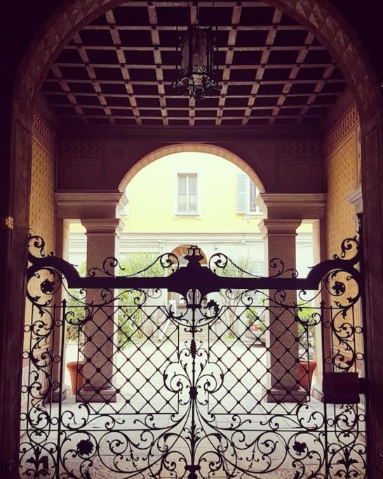 New Elegant Flat 3 Min From Station. Appartamento